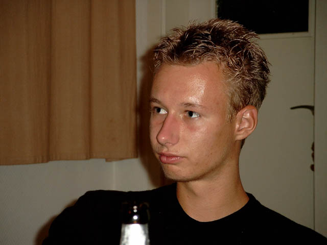 "Hast du mehr als 18?"
